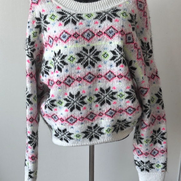 Victoria Secret, Fate Sweater - Picture 4 of 4